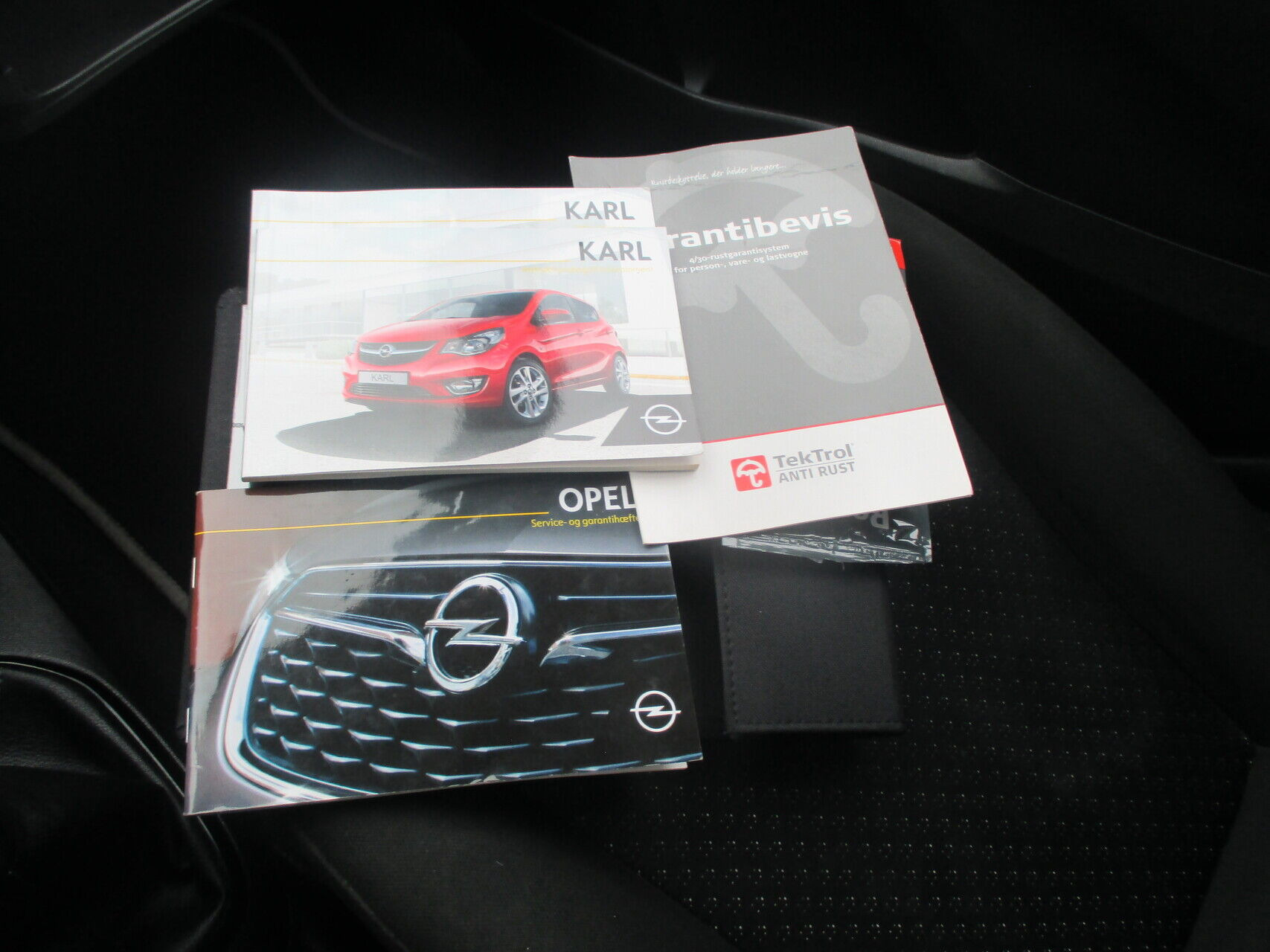 Rød Opel Karl fra 2018