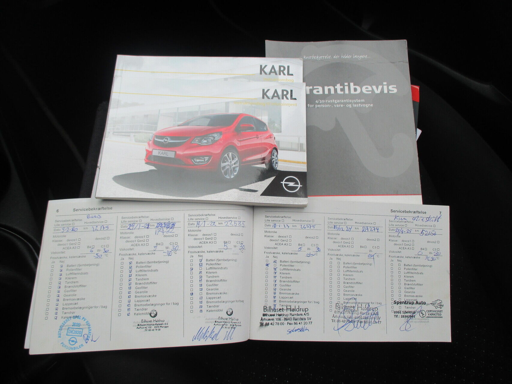 Rød Opel Karl fra 2018