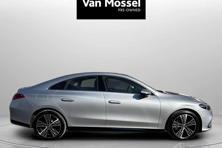 Sølv Mercedes CLA250+ fra 2026