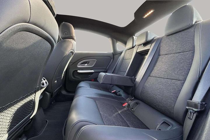 Sølv Mercedes CLA250+ fra 2026