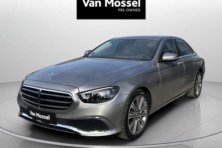 Sølv Mercedes E300 e fra 2021
