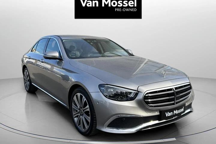 Sølv Mercedes E300 e fra 2021