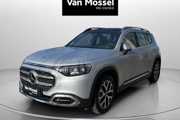Sølv Mercedes GLB250+ fra 2026