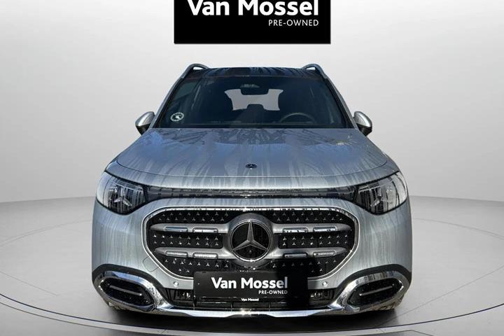 Sølv Mercedes GLB250+ fra 2026