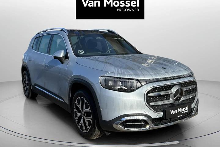 Sølv Mercedes GLB250+ fra 2026