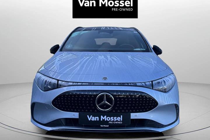 Sølv Mercedes CLA250+ fra 2026