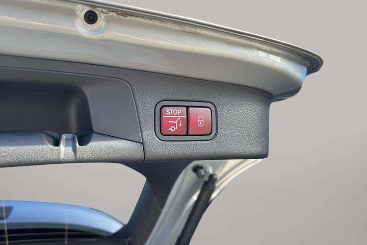 Sølv Mercedes EQA250+ fra 2026