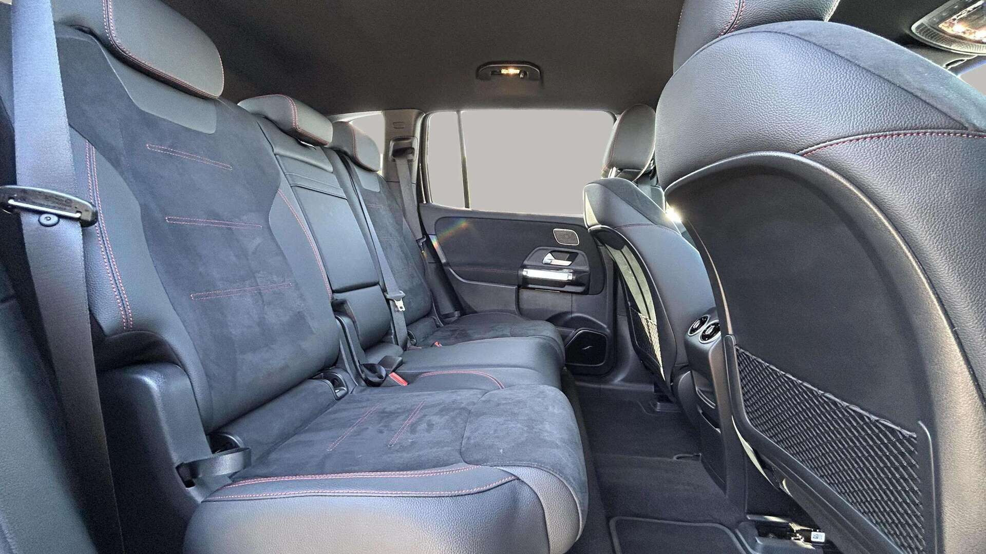 Sort Mercedes EQB250+ fra 2025