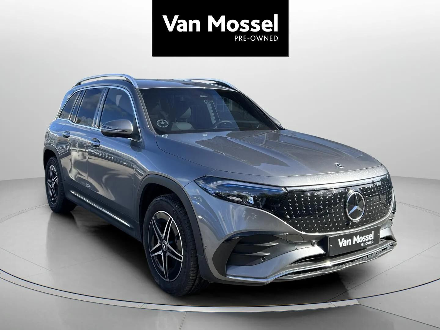 Grå Mercedes EQB250+ fra 2025