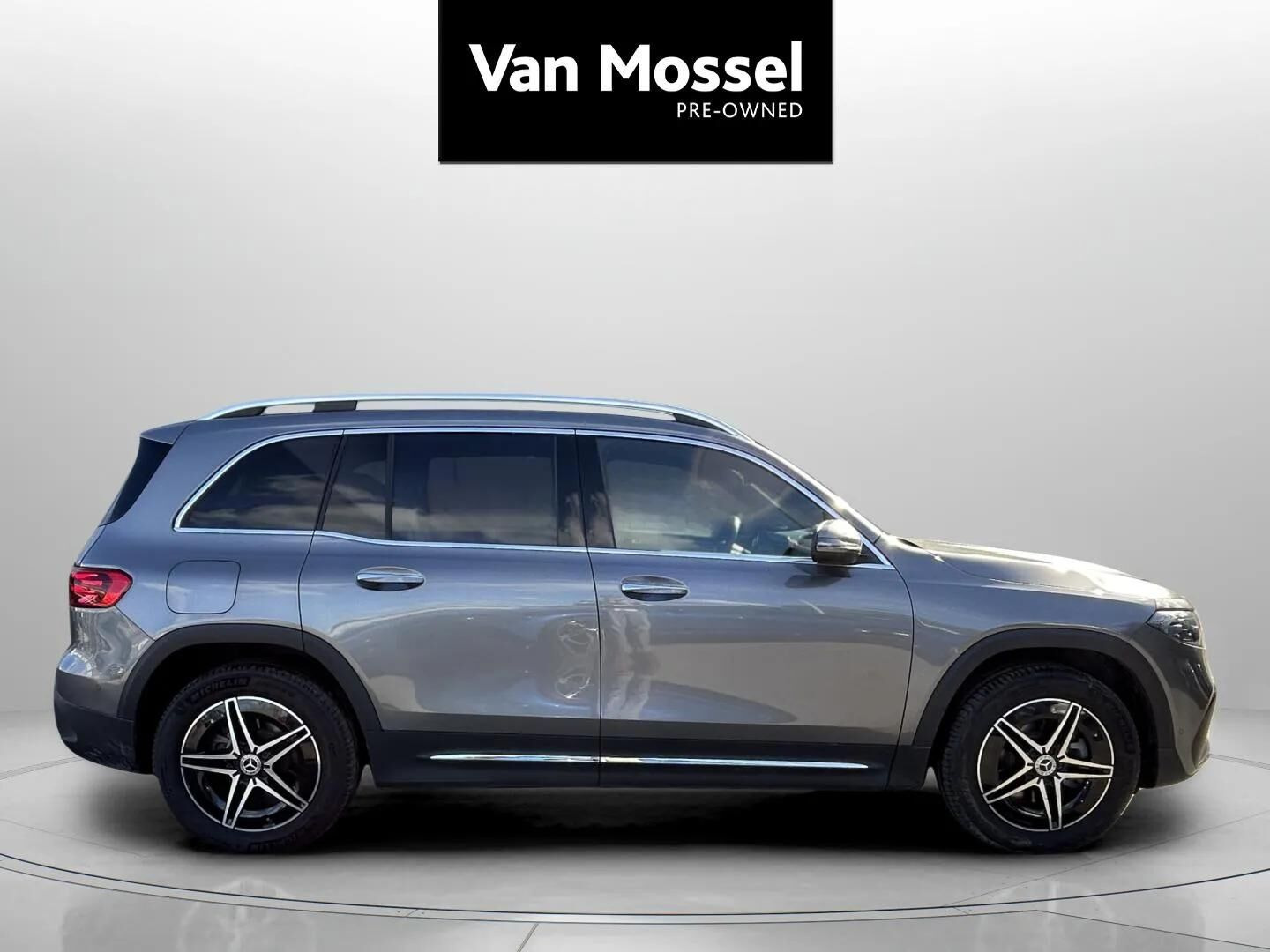 Grå Mercedes EQB250+ fra 2025