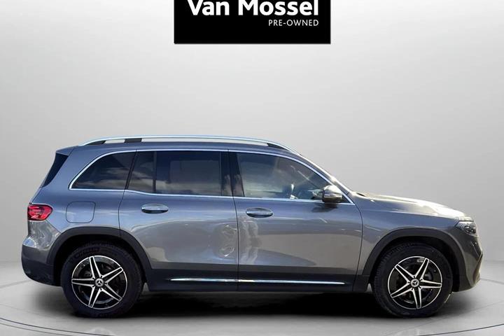 Grå Mercedes EQB250+ fra 2025
