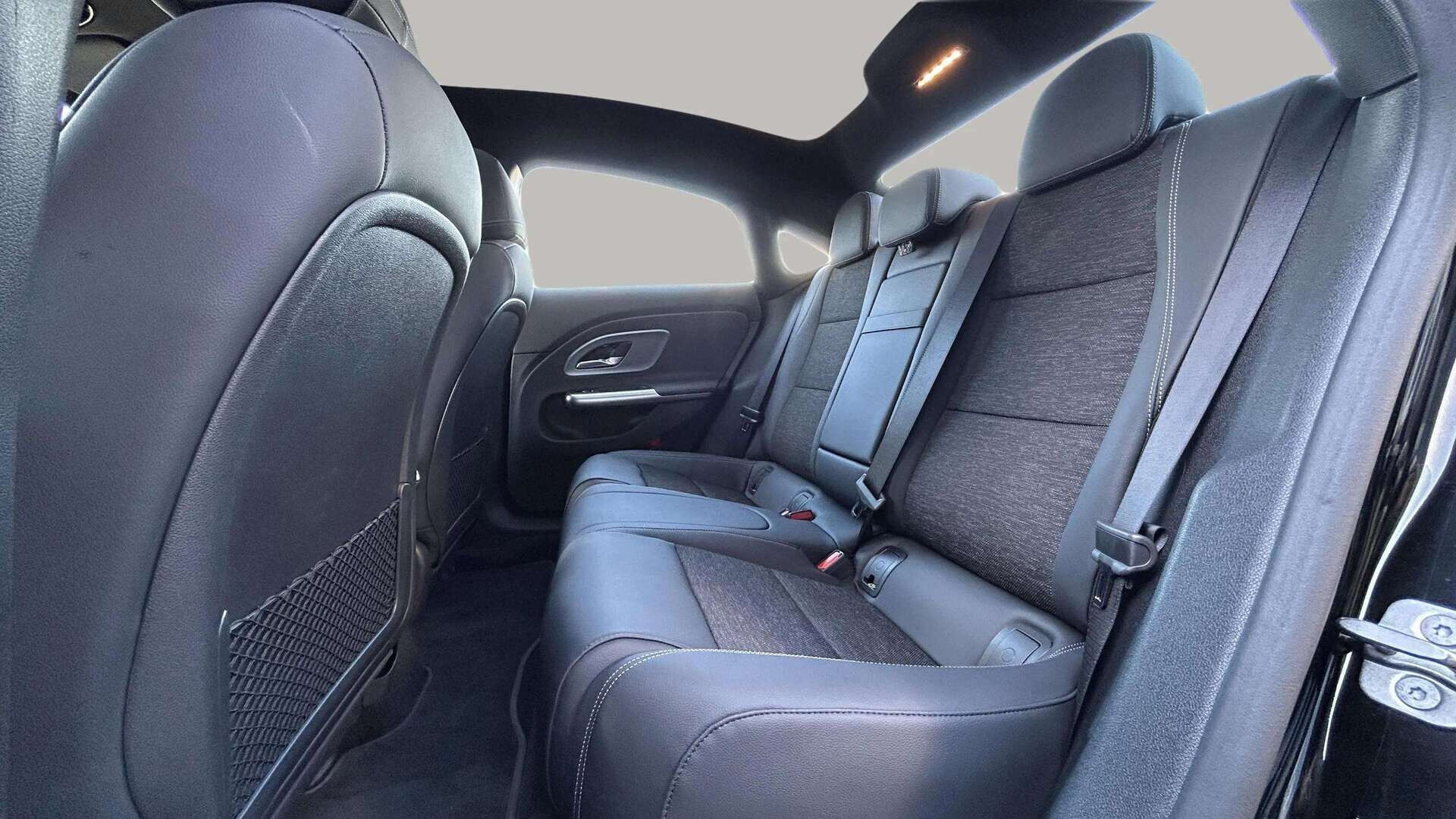 Sort Mercedes CLA250+ fra 2025