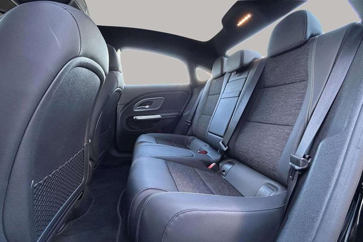 Sort Mercedes CLA250+ fra 2025