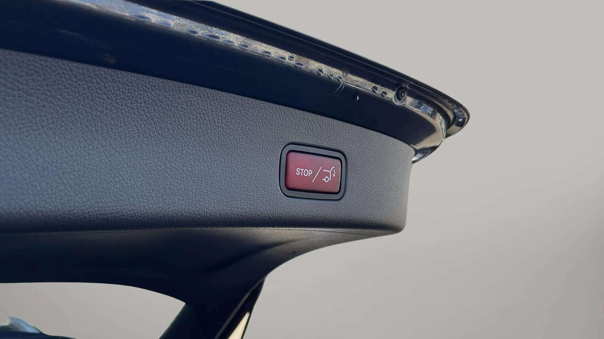 Grå Mercedes GLC300 e fra 2022