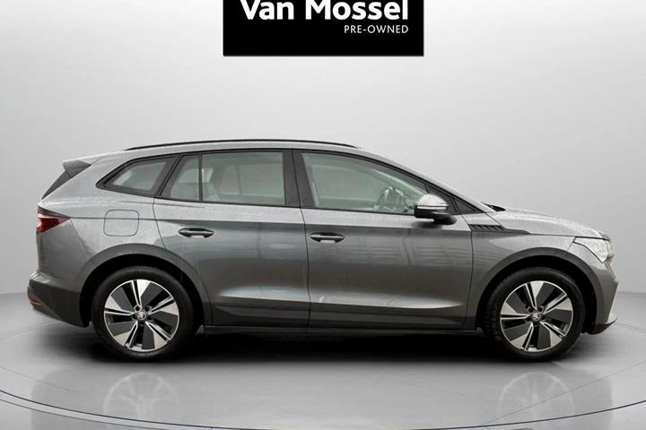 Grå Skoda Enyaq fra 2023