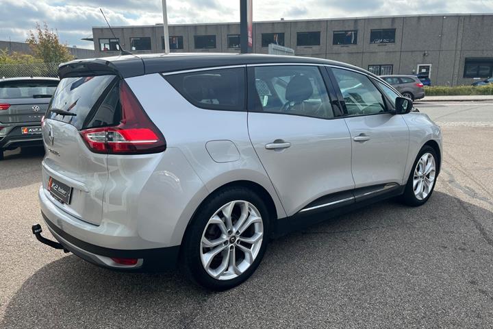 Sølv Renault Grand Scenic IV fra 2018