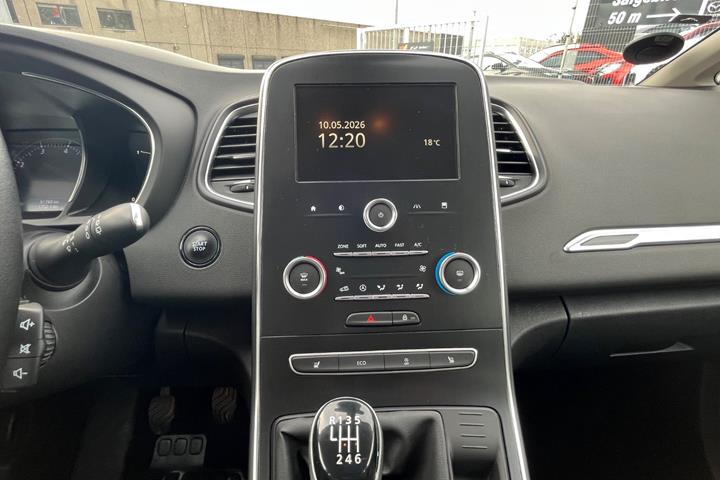 Sølv Renault Grand Scenic IV fra 2018