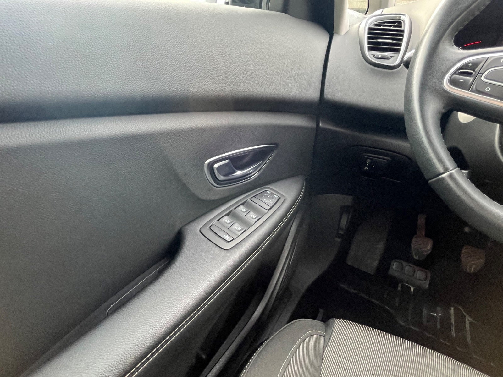 Sølv Renault Grand Scenic IV fra 2018