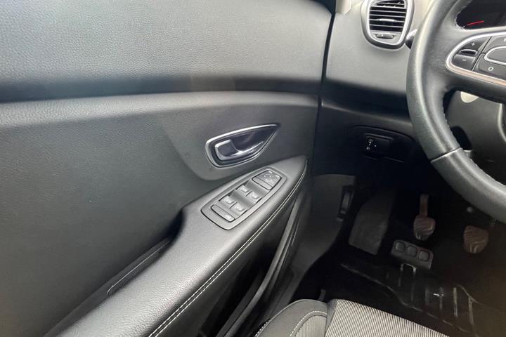 Sølv Renault Grand Scenic IV fra 2018