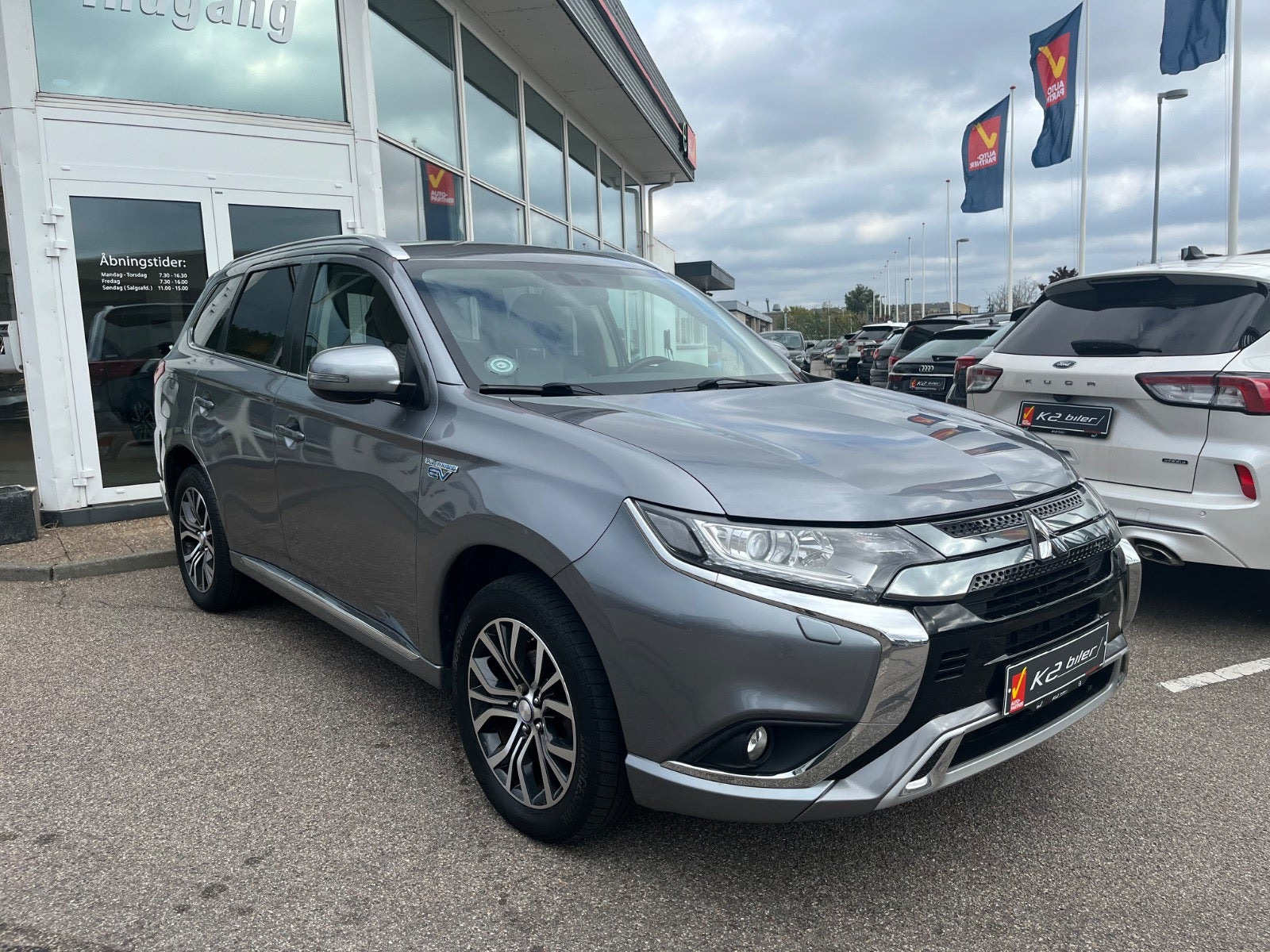 Mitsubishi Outlander 2,4 PHEV Invite CVT 4WD