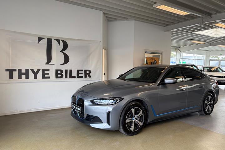 Grå BMW i4 fra 2024