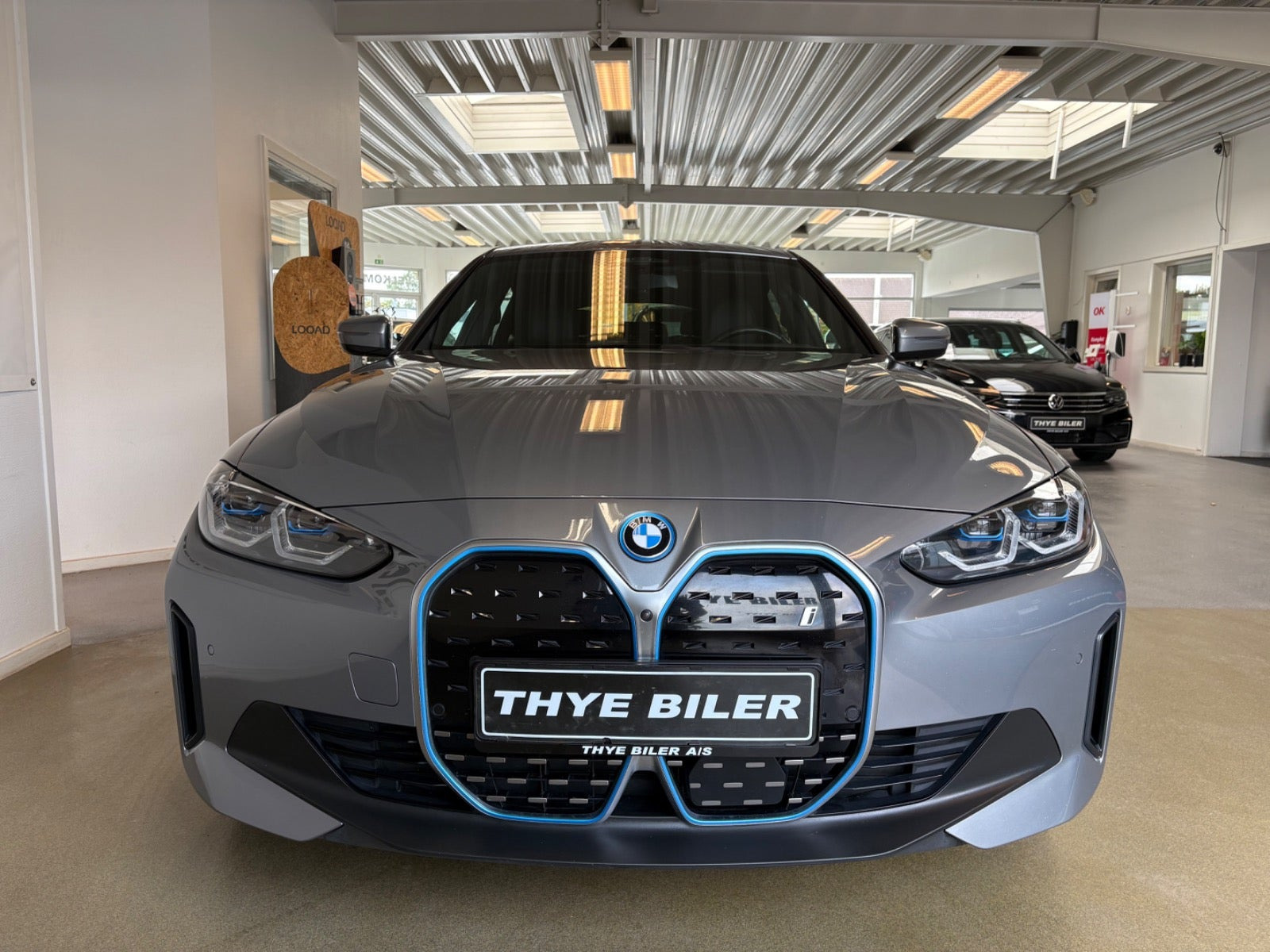 Grå BMW i4 fra 2024
