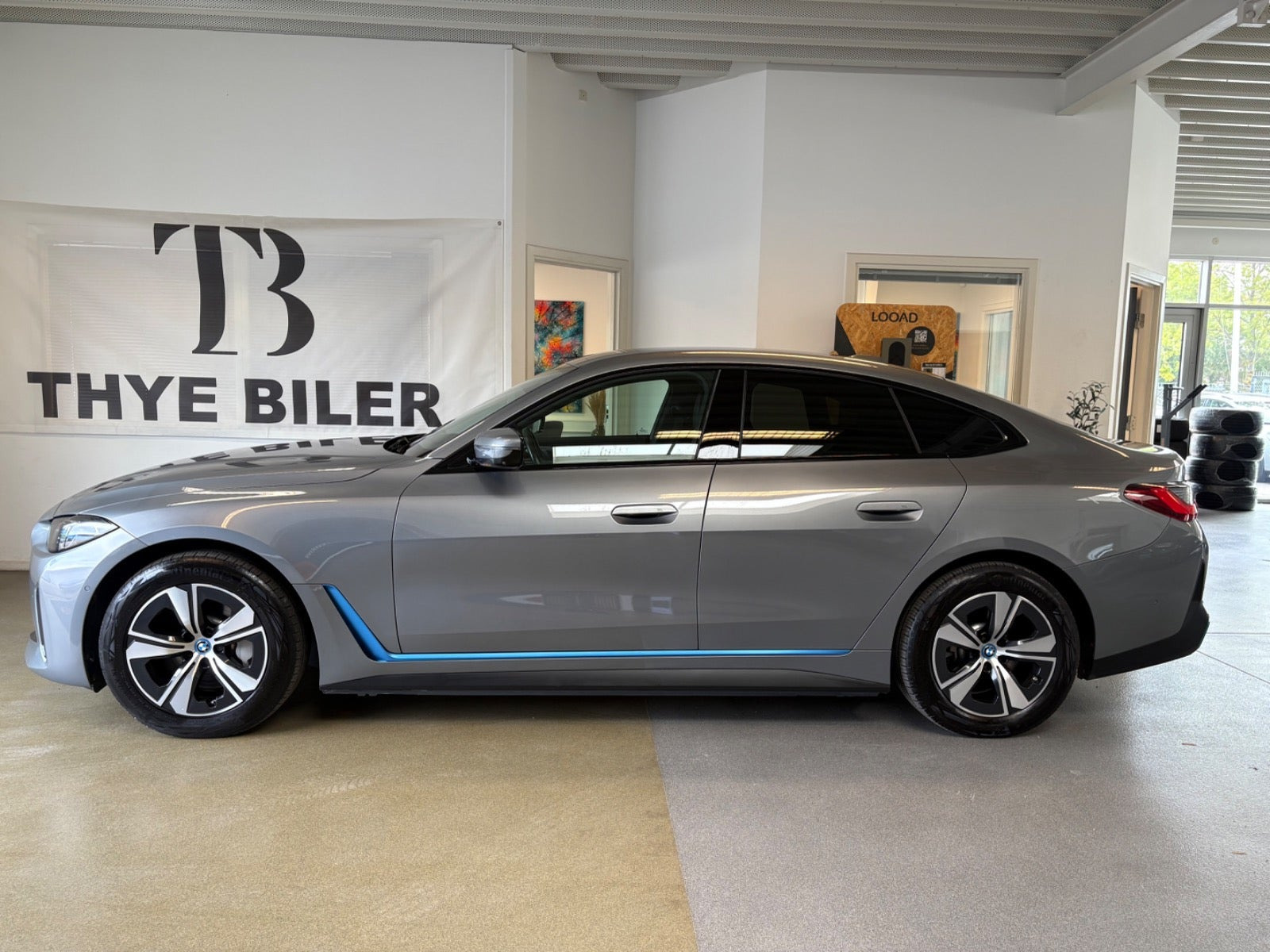 Grå BMW i4 fra 2024