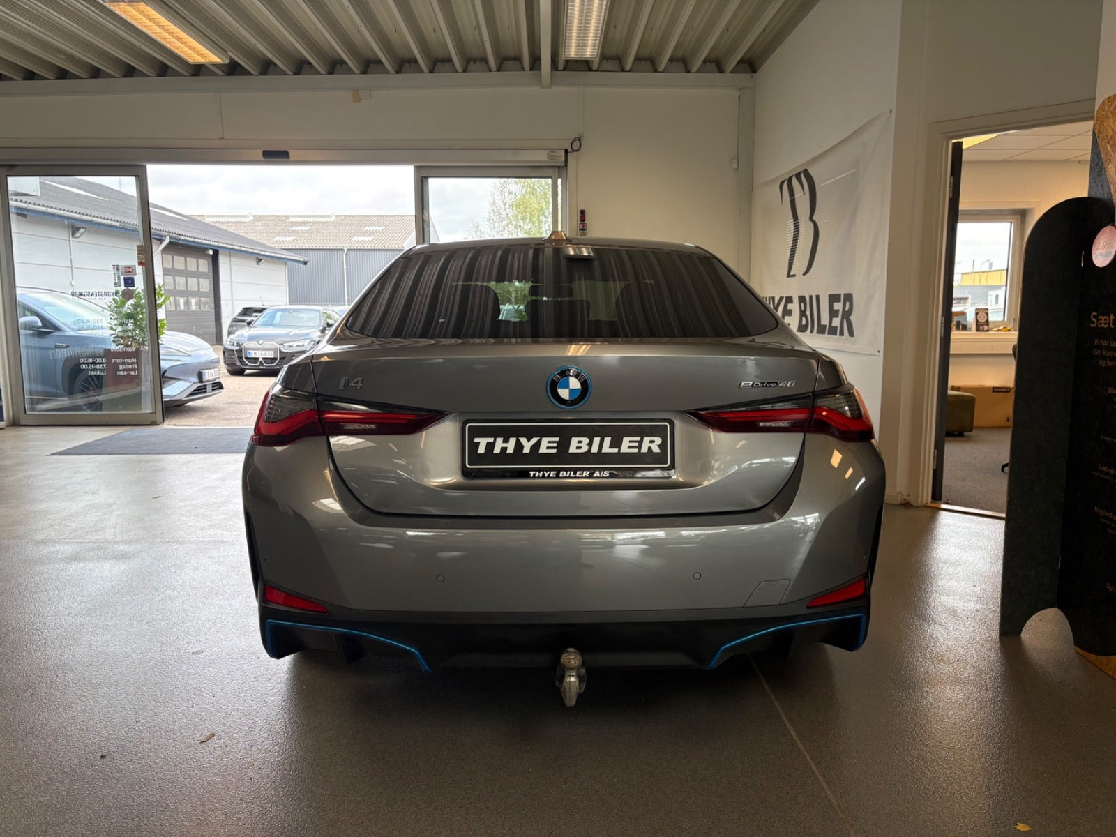 Grå BMW i4 fra 2024
