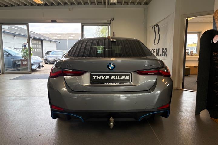 Grå BMW i4 fra 2024