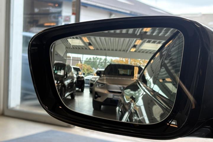 Grå BMW i4 fra 2024