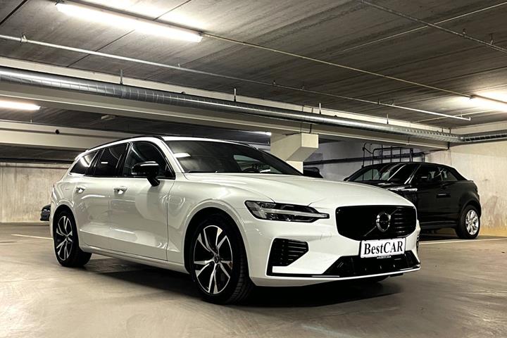 Hvid Volvo V60 fra 2021