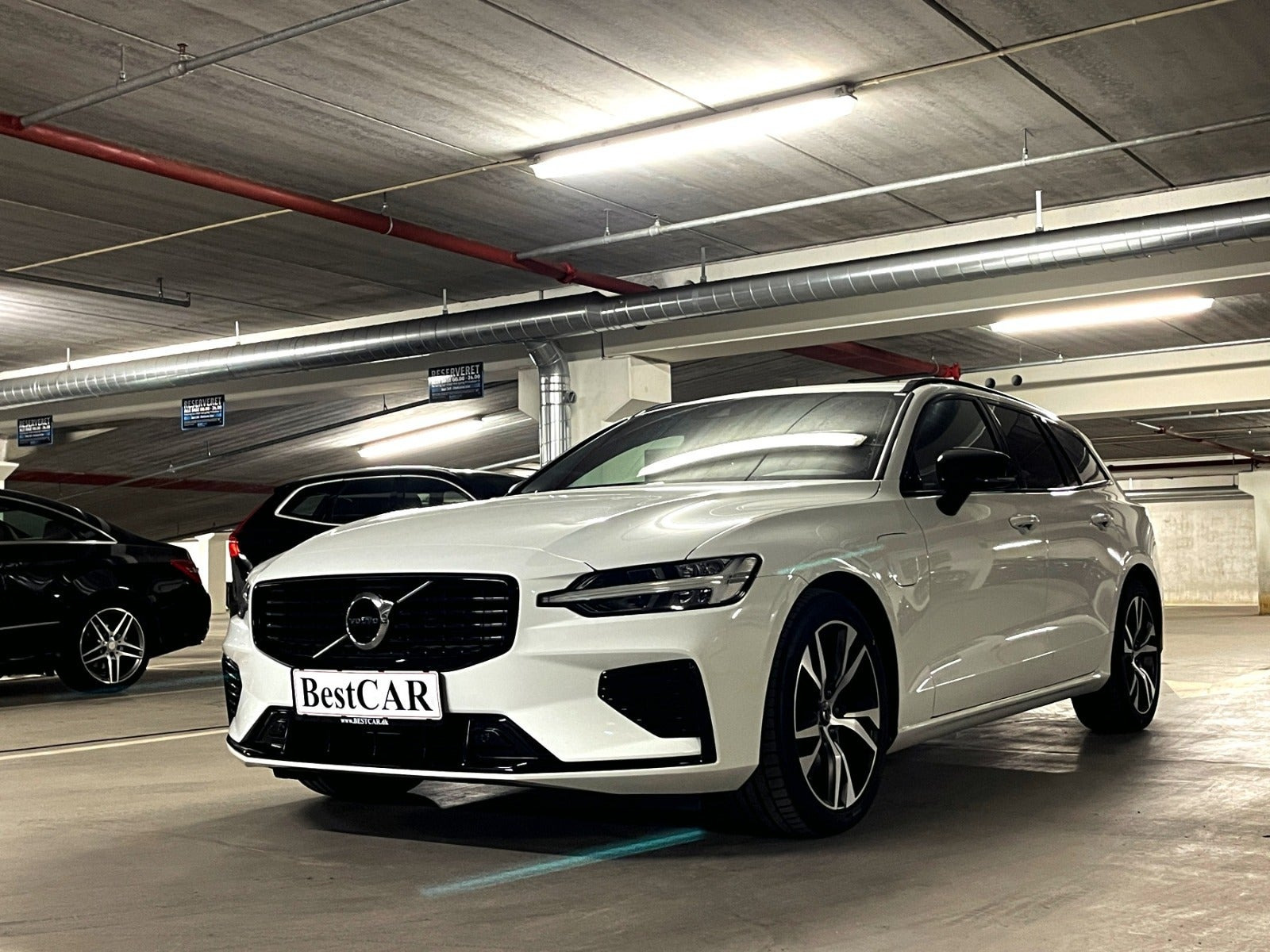 Hvid Volvo V60 fra 2021
