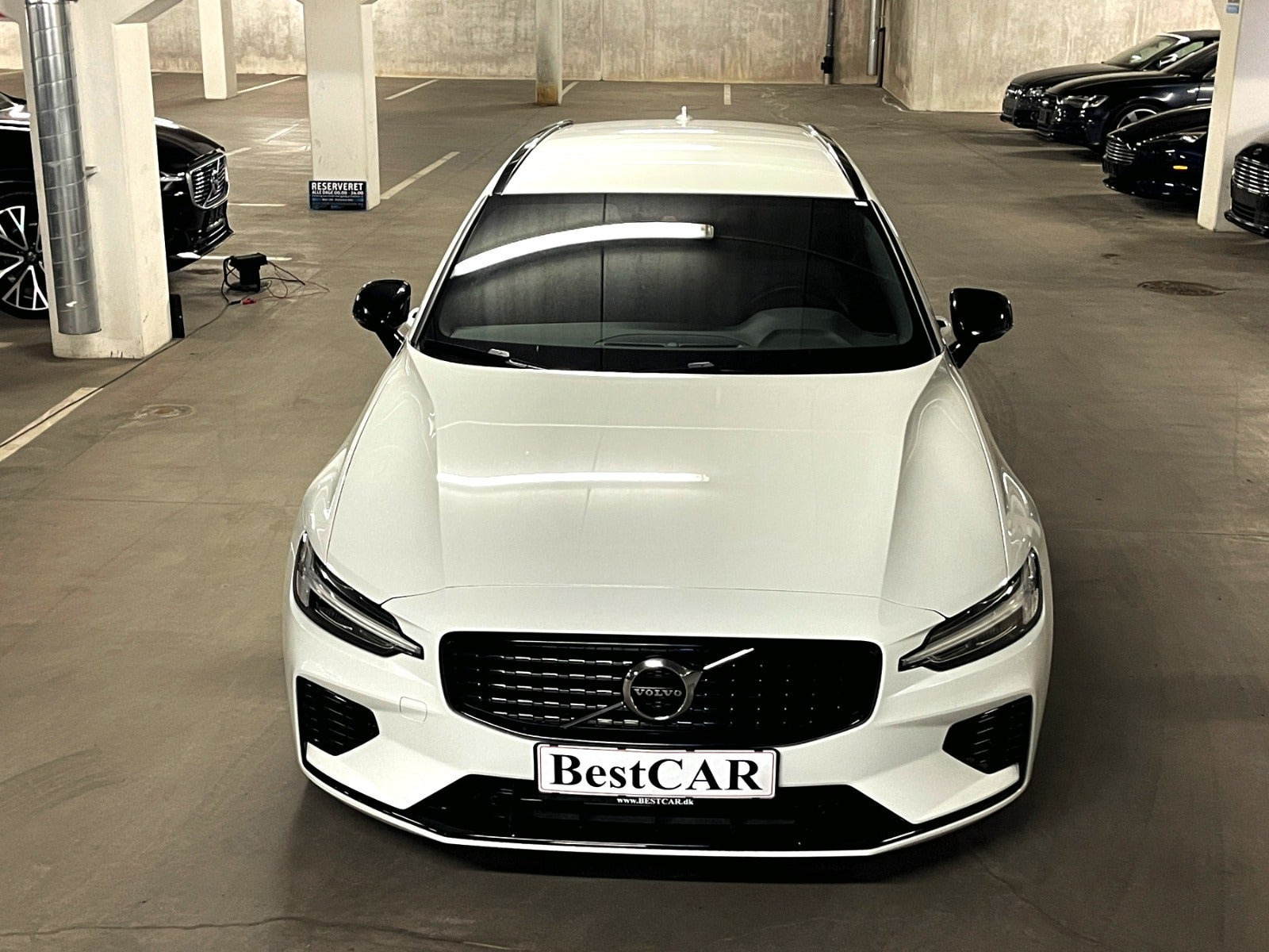 Hvid Volvo V60 fra 2021