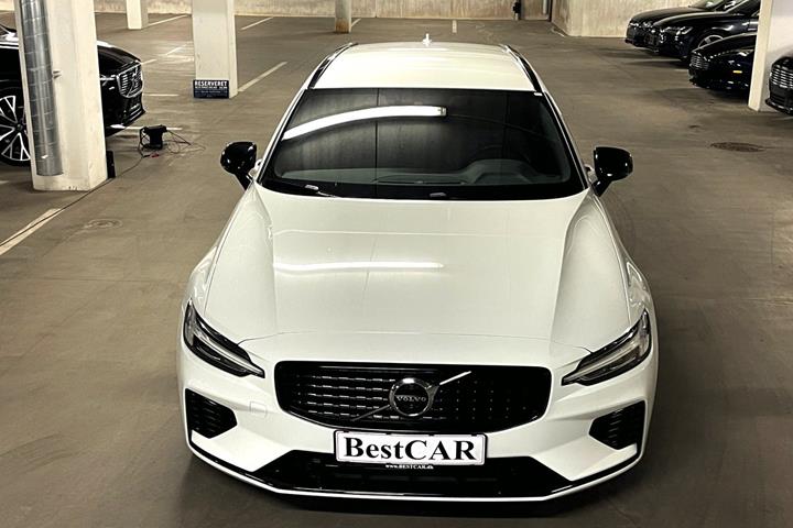 Hvid Volvo V60 fra 2021