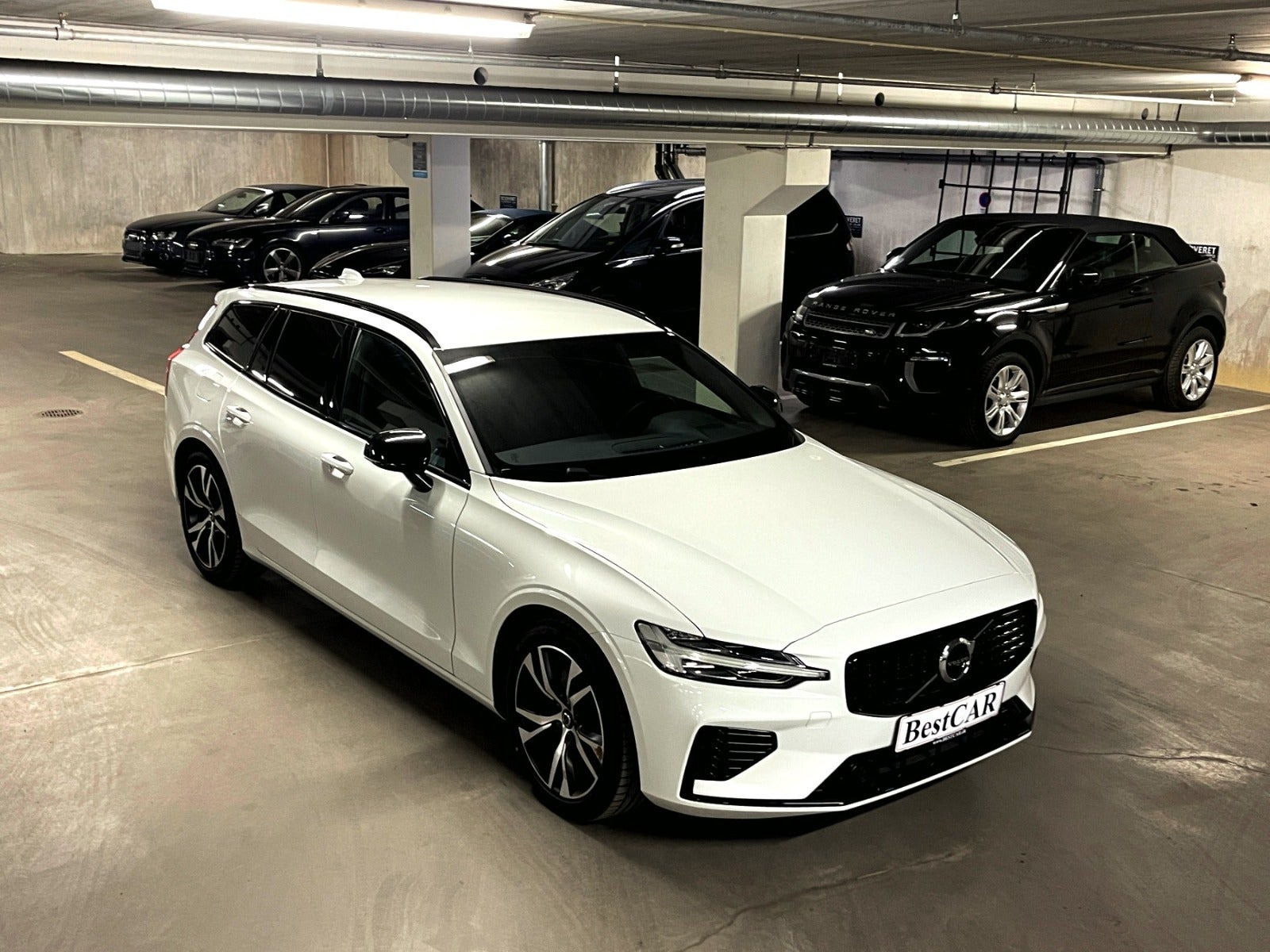 Hvid Volvo V60 fra 2021