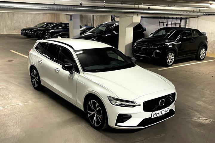 Hvid Volvo V60 fra 2021