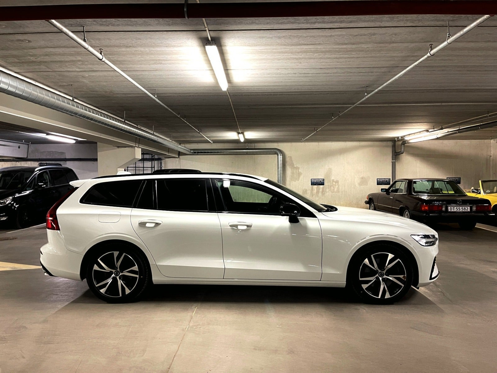 Hvid Volvo V60 fra 2021