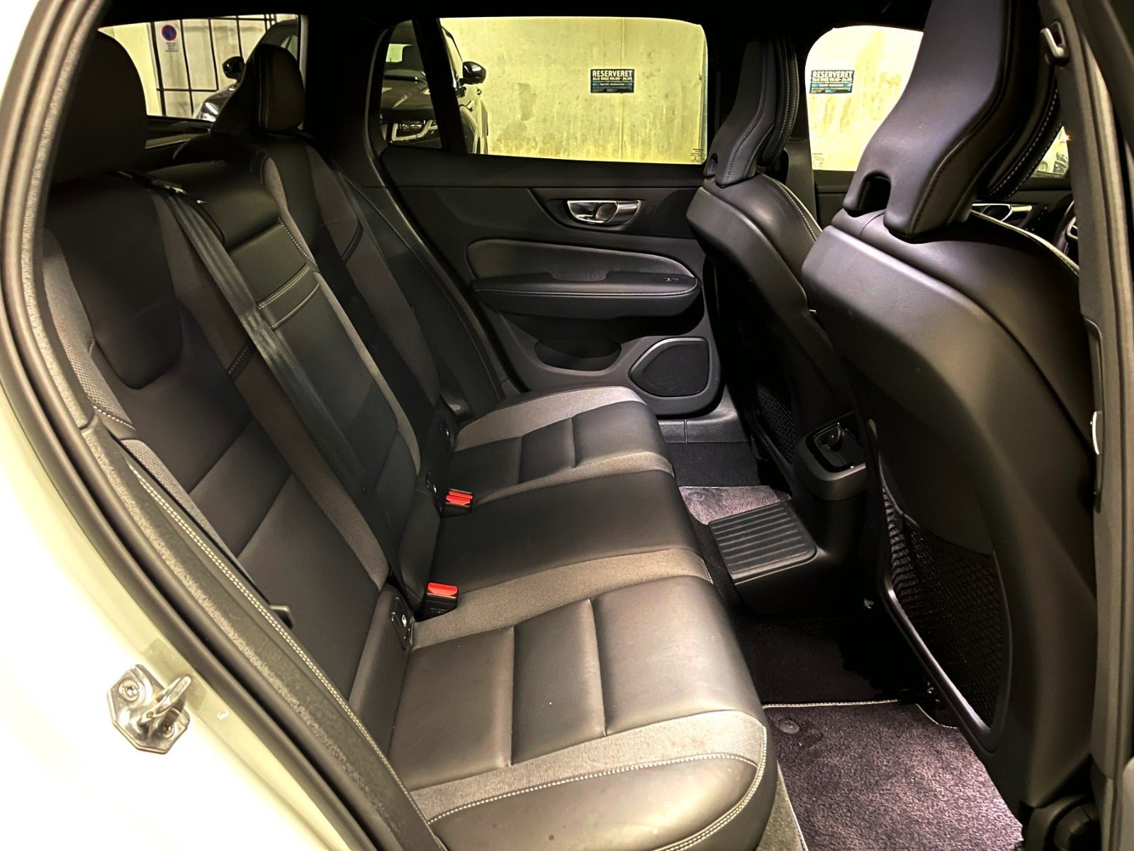 Hvid Volvo V60 fra 2021