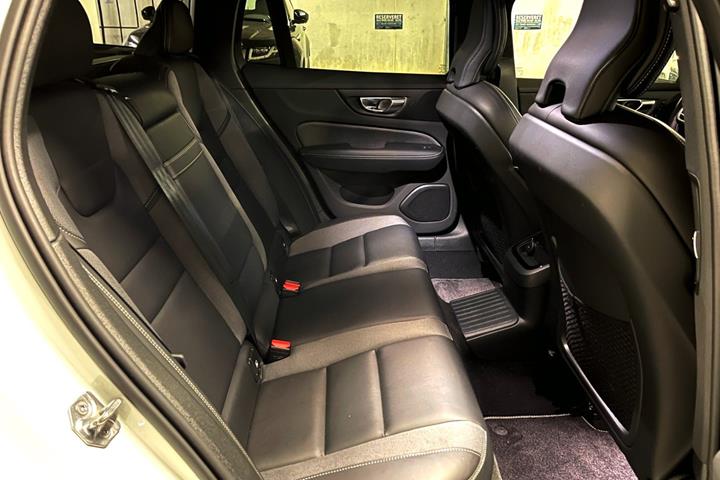 Hvid Volvo V60 fra 2021