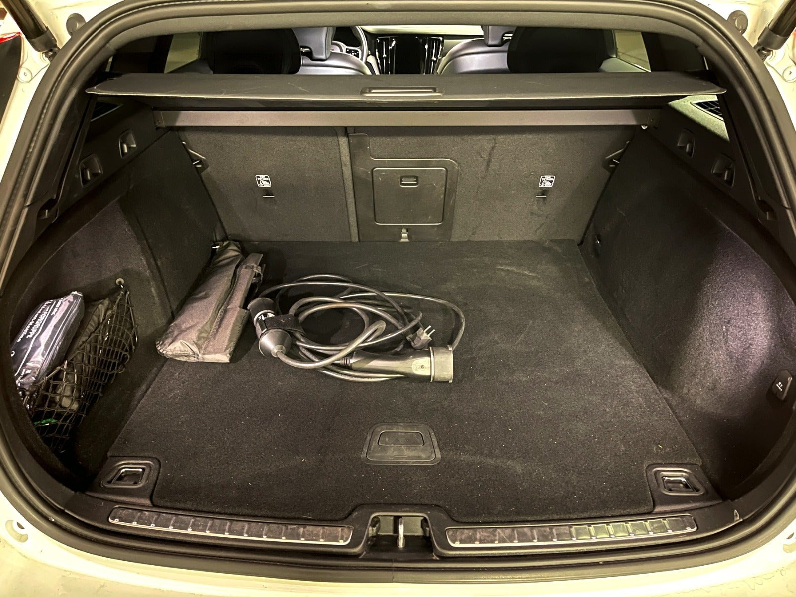 Hvid Volvo V60 fra 2021