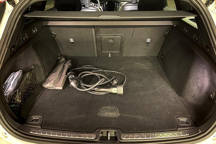 Hvid Volvo V60 fra 2021