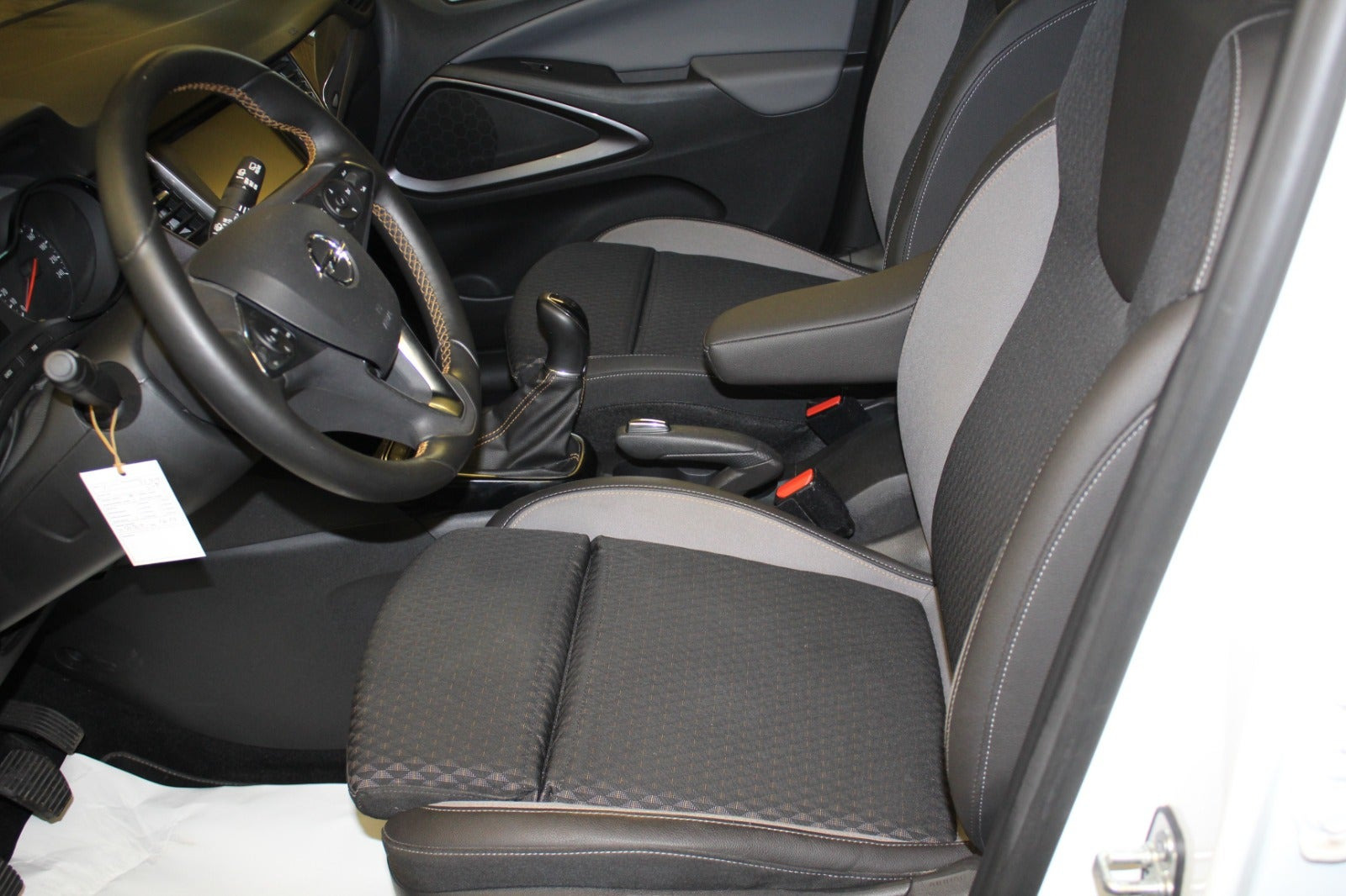 Hvid Opel Crossland X fra 2018