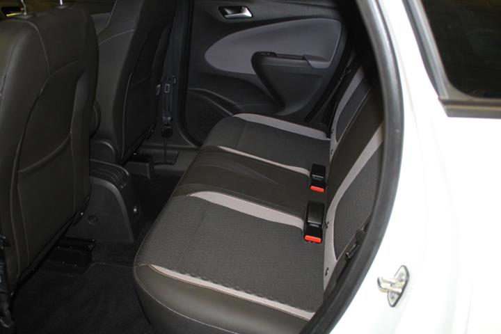 Hvid Opel Crossland X fra 2018