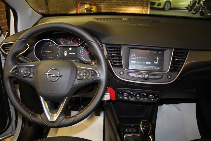 Hvid Opel Crossland X fra 2018