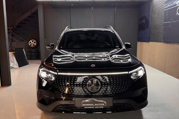 Sort Mercedes EQB250+ fra 2025