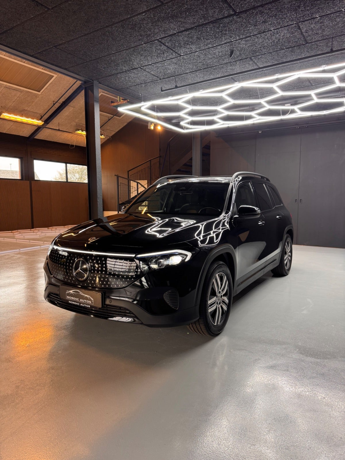 Sort Mercedes EQB250+ fra 2025