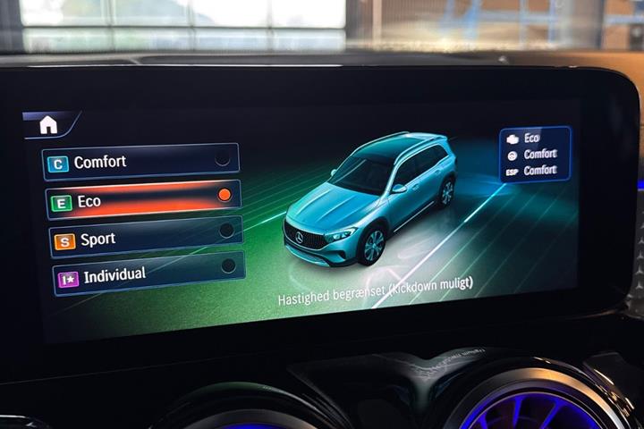 Sort Mercedes EQB250+ fra 2025
