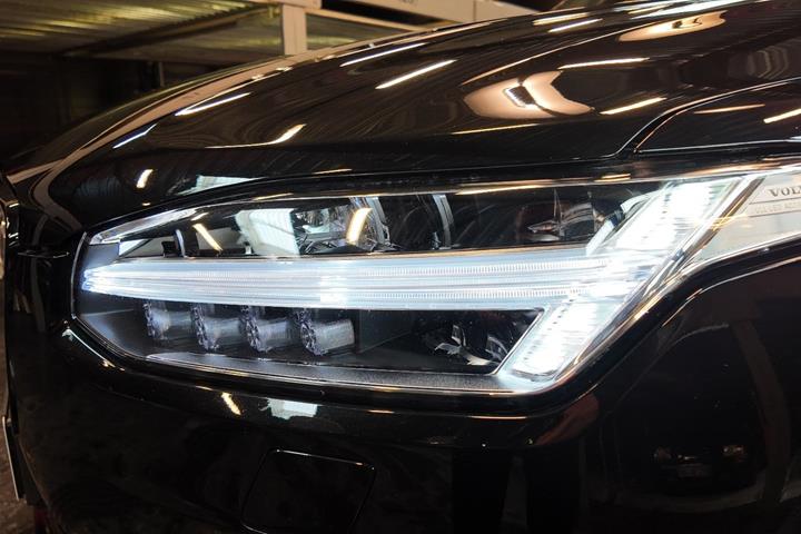 Sort Volvo XC90 fra 2023