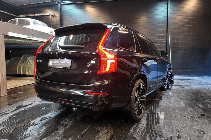 Sort Volvo XC90 fra 2023