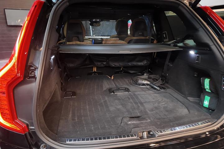 Sort Volvo XC90 fra 2023